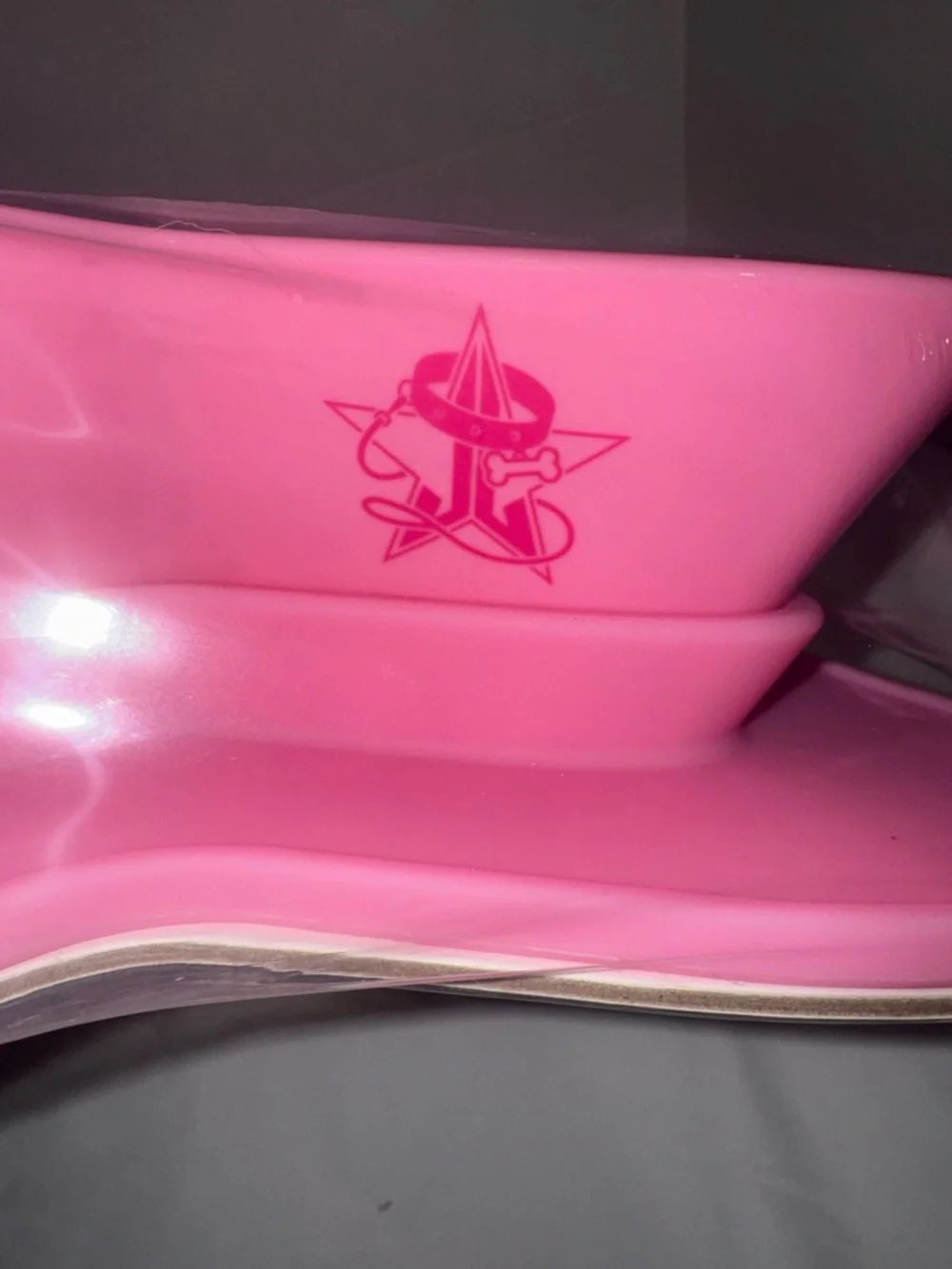 Jeffree Star pink star Shaped Divided dog bowls and mat
